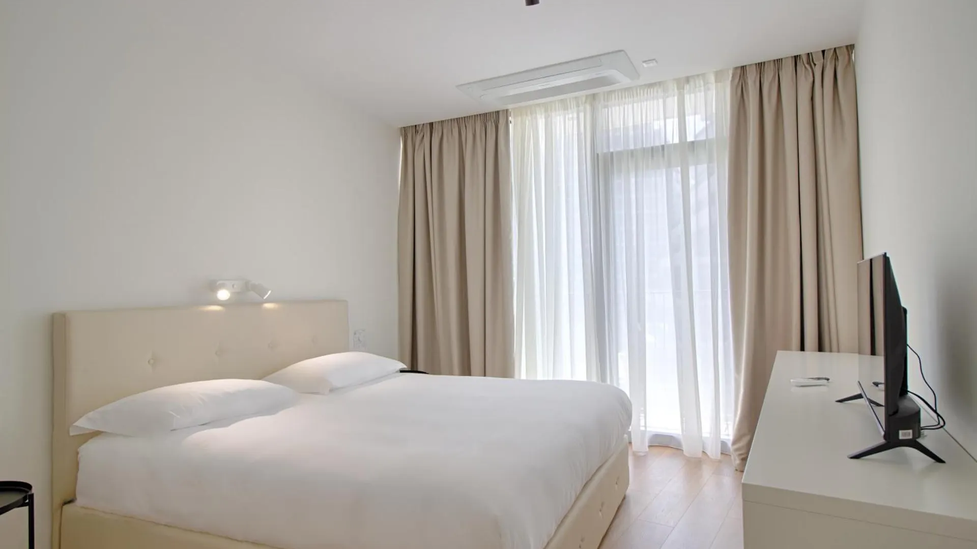 The Rooms Serviced Apartments Tirana 4*,