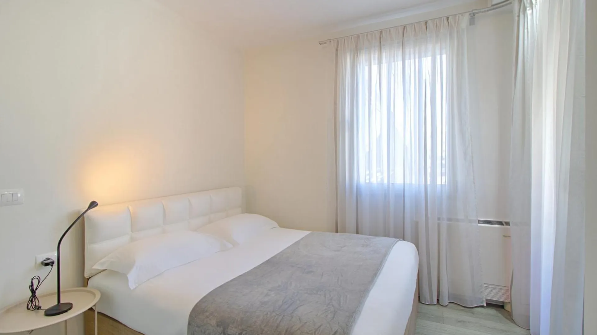 The Rooms Serviced Apartments Tirana 4*,